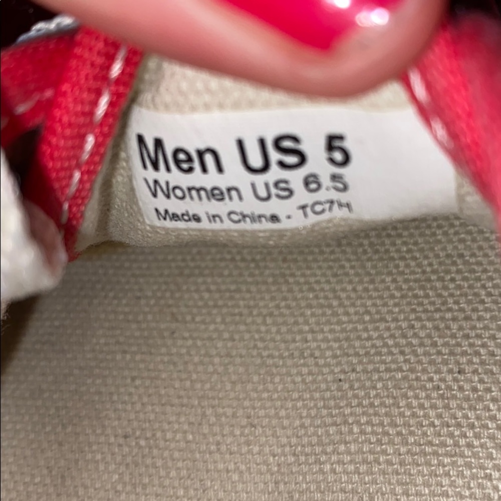 Red vans - Picture 3 of 3